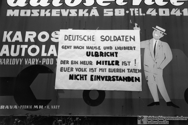 Protestplakat gegen die Invasion der ČSSR durch Truppen des Warschauer Paktes (21. August 1968) 